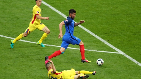 France wins Euro opener in dying minutes