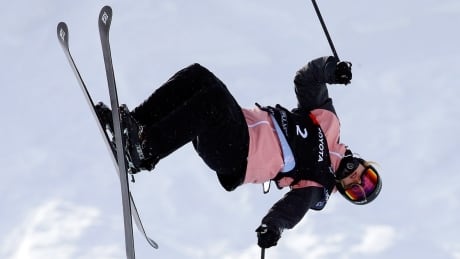 Cassie Sharpe falls short of elusive ski halfpipe world title